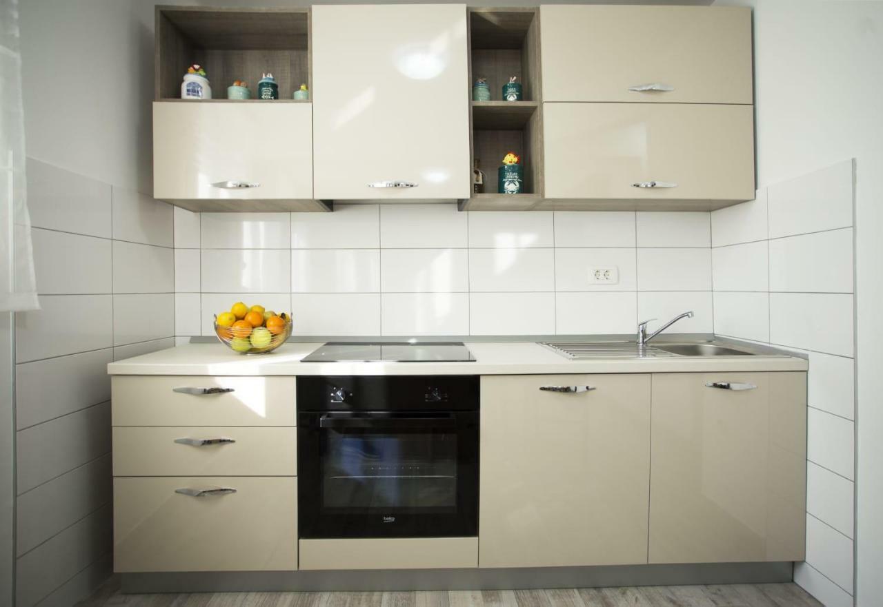 Apartman Leona Kastela Exterior photo
