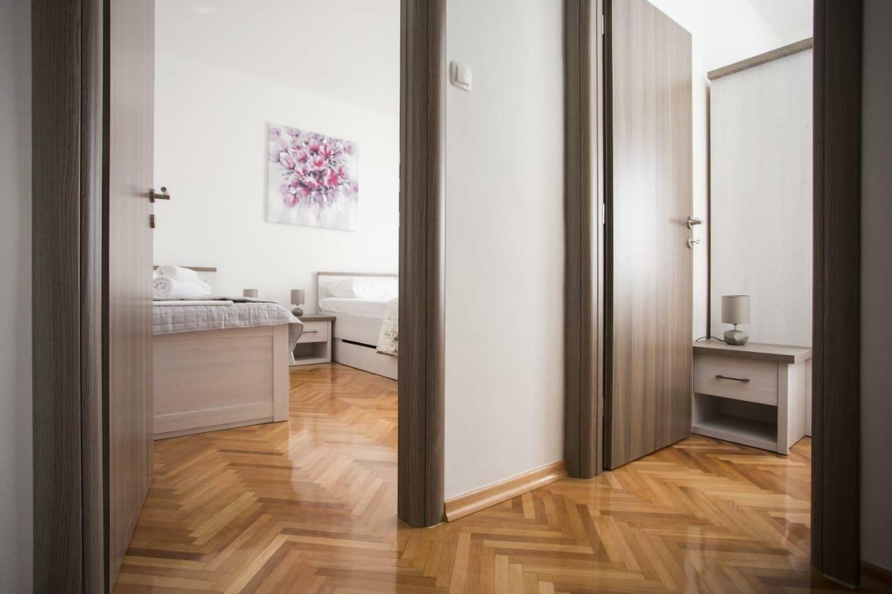 Apartman Leona Kastela Exterior photo