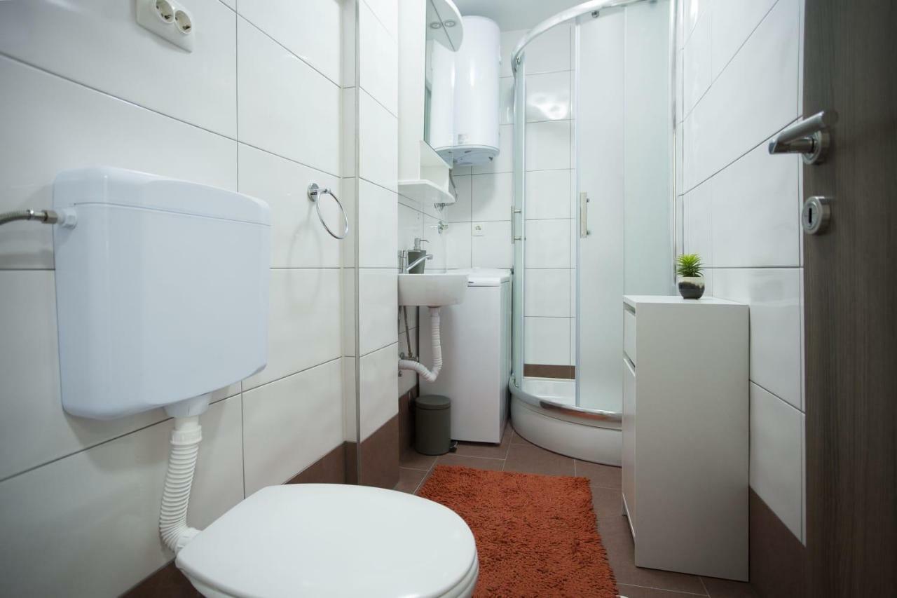 Apartman Leona Kastela Exterior photo